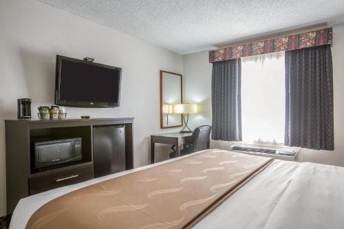 TV/Unterhaltungsangebot in der Unterkunft Quality Inn Stockbridge Atlanta South