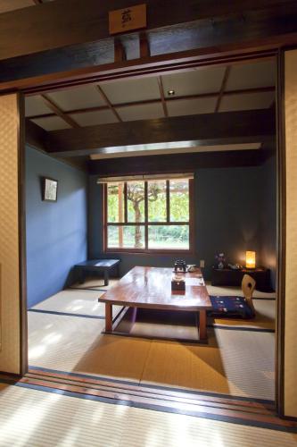a room with a table in the middle of a room at Tokiwaso in Miyakonozyō