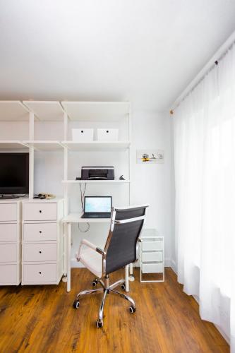 an office with a desk and a chair at Cosy 3-Bedroom Home in Quiet Cul-de-Sac. in Pickering