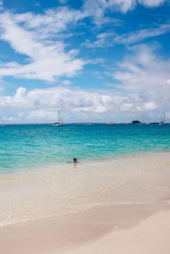 TIKI street side Studio with shared water front terrace at Grand Case