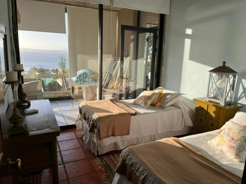 En eller flere senge i et værelse på Loma de la ballena