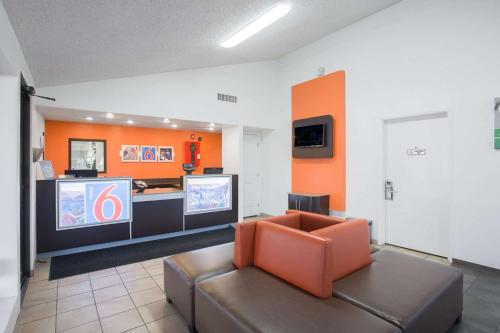 a waiting room with a couch and a television at Motel 6-Kingman, AZ - Route 66 West in Kingman