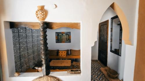 un couloir d'une maison avec une chambre dans l'établissement Titrite Ouzoud, à Ouzoud