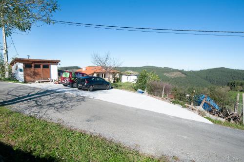 a car parked on the side of a road at La Asomada de Vidular in Bárcena de Cicero