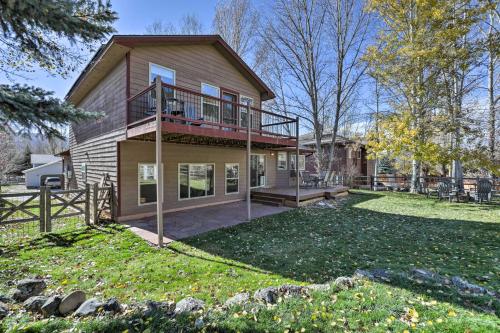 Zahrada ubytování Cozy Carbondale Escape with Deck and Grill!