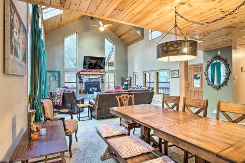 Spacious Pine Mountain Club Cabin with Fire Pit – Photos 2