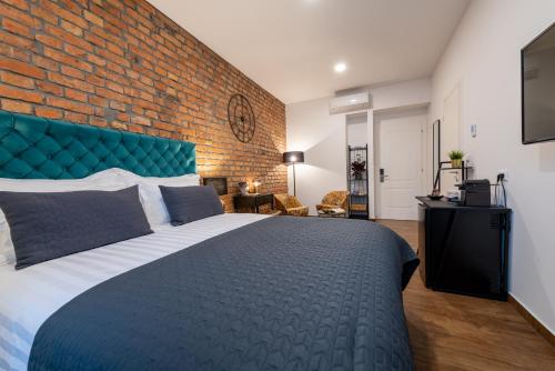 Brickwall Apartments