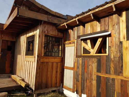 a wooden house with a door and windows at Cabaña Suri in Belén de Escobar