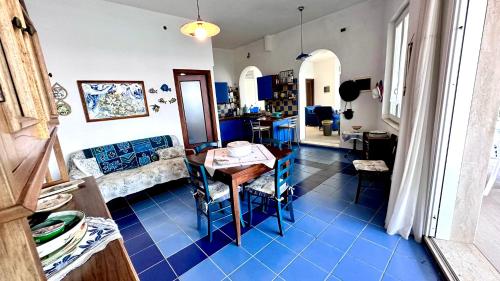 Cucina o angolo cottura di Casa Alba Serena By The Sea