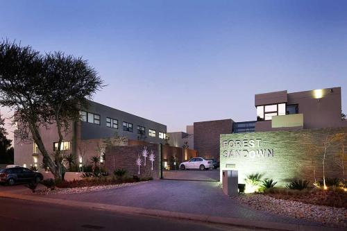 a building with a sign that reads best start gym at Dynasty Forest Sandown Self Catering Hotel in Johannesburg