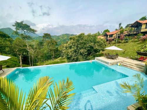 A piscina localizada em LoMar Sol&Luna ou nos arredores