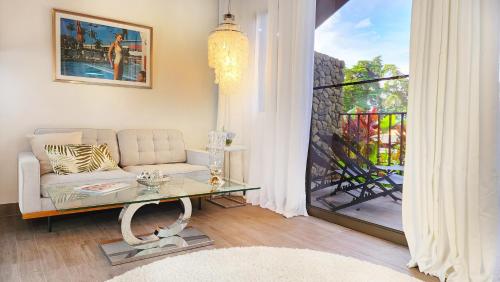 a living room with a couch and a glass table at Rio Verde by Villa Alejandro in Boquete