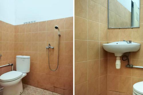 2 fotos de un baño con aseo y lavabo en OYO 91936 Hotel Lima Dara, en Tanjungselor