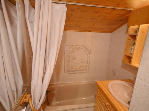 Charmant studio avec cabines, proche navettes, balcon, parking, bienvenue à Morzine