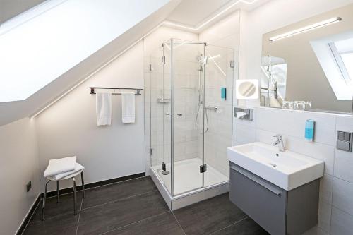 a bathroom with a shower and a sink at Schloss Hotel Burgbrohl in Burgbrohl