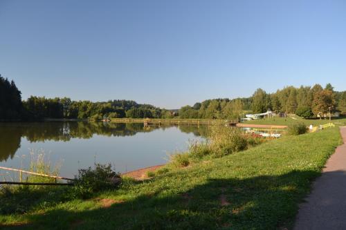 a body of water with a path next to it at Chata Dolce in Trutnov