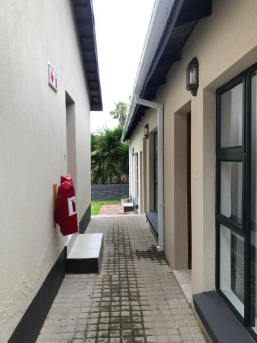 Edificio en el que se encuentra el hostal o pensión