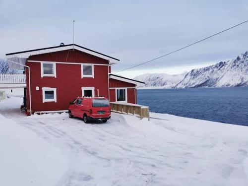 Afbeelding uit fotogalerij van Innsletta holiday home in Harstad