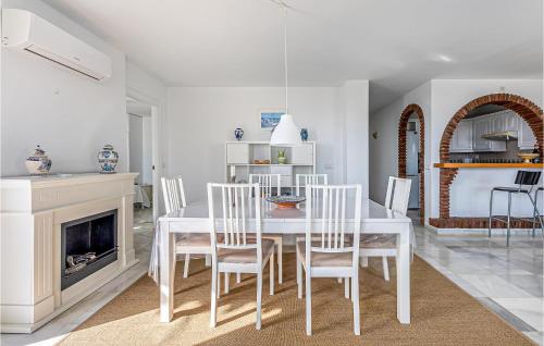 Beautiful Apartment In Benalmádena
