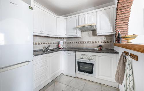 Beautiful Apartment In Benalmádena