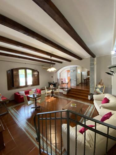 a living room with a couch and a table at Villa Franca in Reggio Calabria