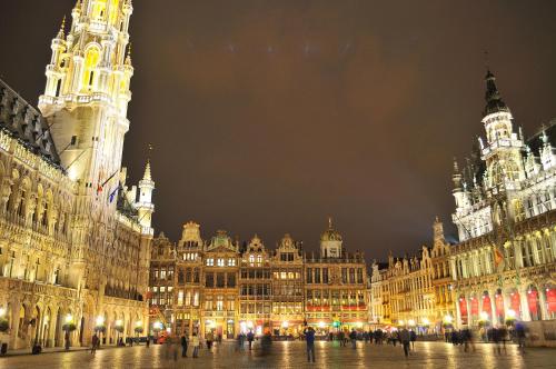 a group of buildings in a city at night at ibis Hotel Brussels Airport in Diegem
