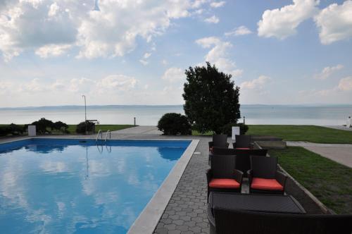 The swimming pool at or close to Hotel Hungária