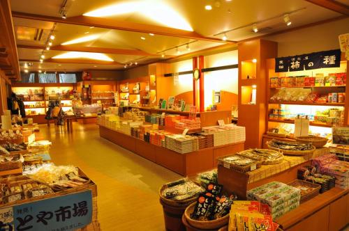 新潟市にある岩室温泉 ゆもとやの食料品店