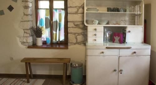 Dapur atau dapur kecil di Holiday Home Luka 10