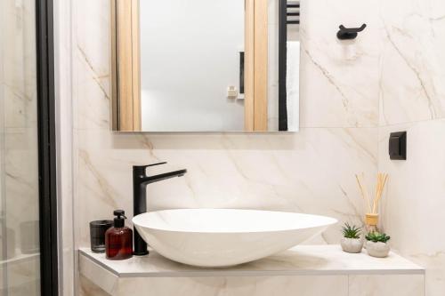 Kúpeľňa v ubytovaní F & B Collection - City Central 2 Bedroom Suite
