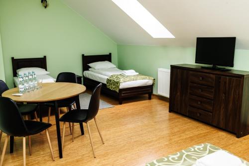 Afbeelding uit fotogalerij van Restauracja Hotel Ostoja in Wieniawa