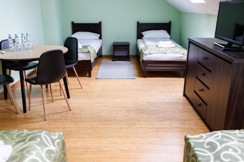 Afbeelding uit fotogalerij van Restauracja Hotel Ostoja in Wieniawa