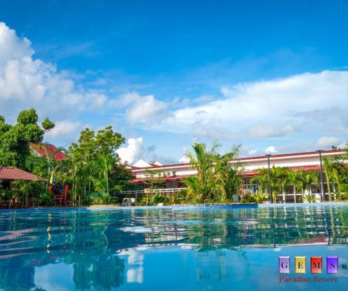 Bazén v ubytování Gem's Paradise Resort nebo v jeho okolí