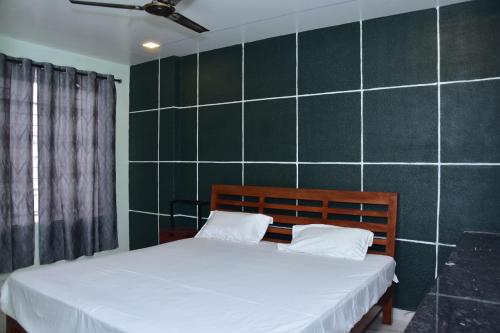 A bed or beds in a room at CHANDRA ROYAL RESIDENCY