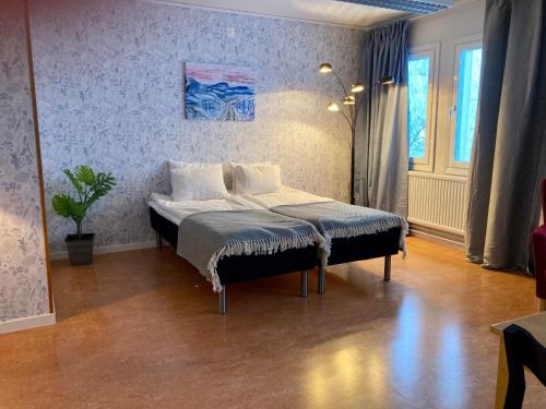 Säng eller sängar i ett rum på Kuttainen Lodge