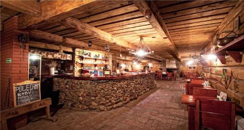El lounge o bar de Hotel Karczma u Macieja