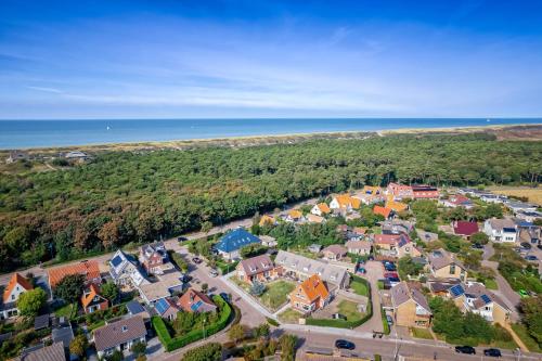 an aerial view of a small town next to the ocean at De Leeuwerik in De Koog