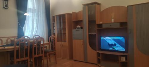 TV a/nebo společenská místnost v ubytování 2-room Appartment near Westbahnhof (U 3)