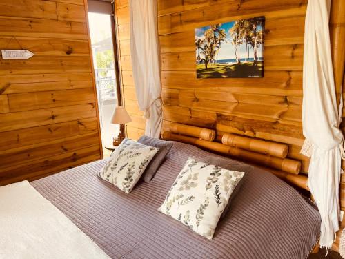 Gîte Paradis Lé Laにあるベッド