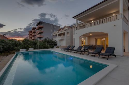 Camadra Villa