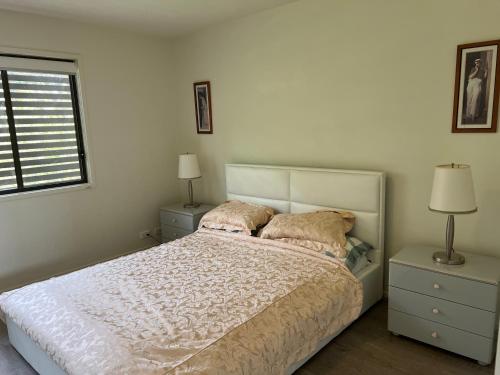 Ένα ή περισσότερα κρεβάτια σε δωμάτιο στο Spacious Family Townhouse near Kingston & Manuka