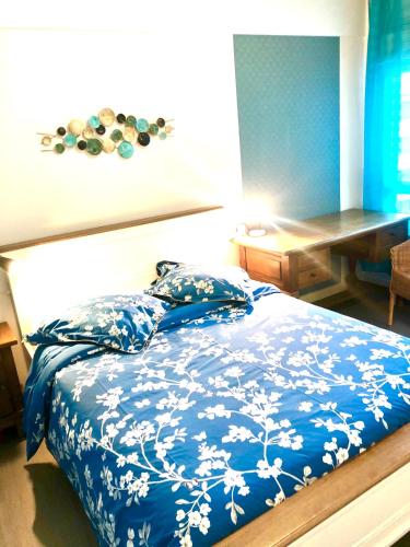 BedinReims elegant green bottle quiet and close to center free parking and wifi free ideal 5 à 9 Adultes