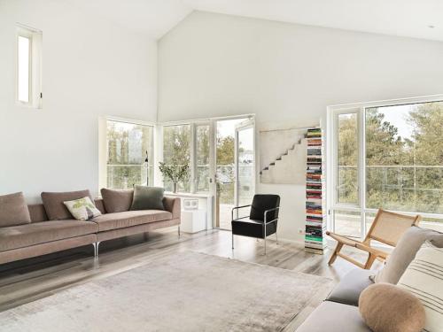 Seating area sa Modern Luxury Apartment - Ocean & Mountain Views