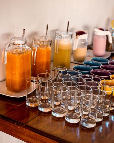 a group of glasses sitting on top of a table at Hacienda Don Vicente Bungalows-Tarapoto in Tarapoto