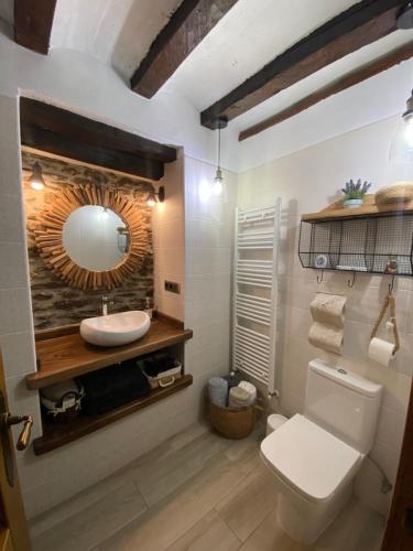 a bathroom with a sink and a toilet and a mirror at CASA DONDELA in Roní