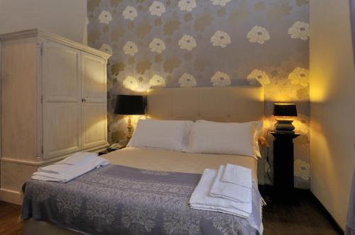 En eller flere senge i et værelse på Luxury B&B La Dimora Degli Angeli