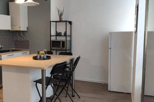 Fotografia z galérie ubytovania logement 5 personnes proche CV et parking privé v destinácii Saint-Étienne