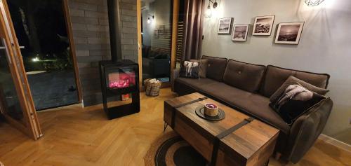 Ruang duduk di Sjesta al mare, domki z sauną i balią z jacuzzi