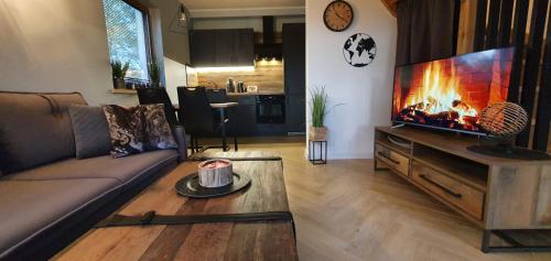Ruang duduk di Sjesta al mare, domki z sauną i balią z jacuzzi