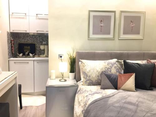 Kuchyňa alebo kuchynka v ubytovaní Tiny Deluxe Suite in Kalamaria